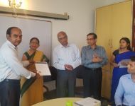 Sh. Vinod Pal from IndiaLinx recieving his certificate after attending the RSFTM Program of CILT from 30 Apr - 04 May 2018