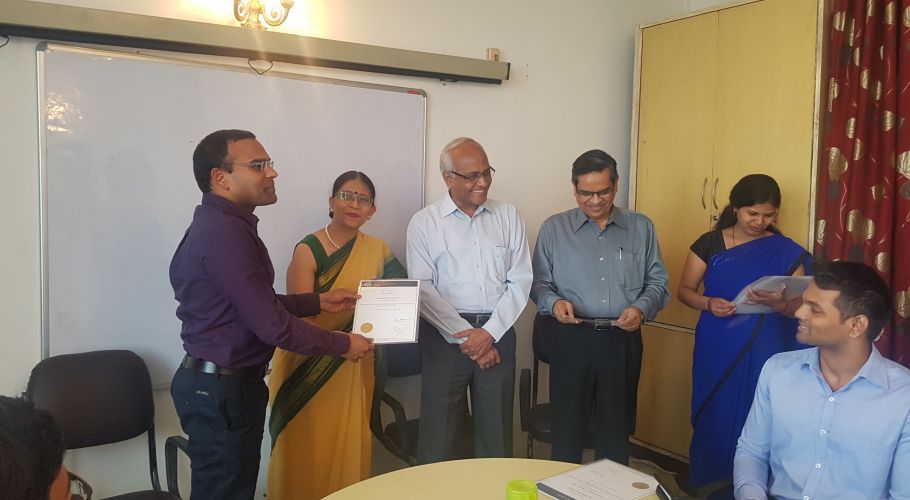 Sh. V. Sridhar from Vishakhapatnam Port Trust recieving his certificate after attending the RSFTM Program of CILT from 30 Apr - 04 May 2018