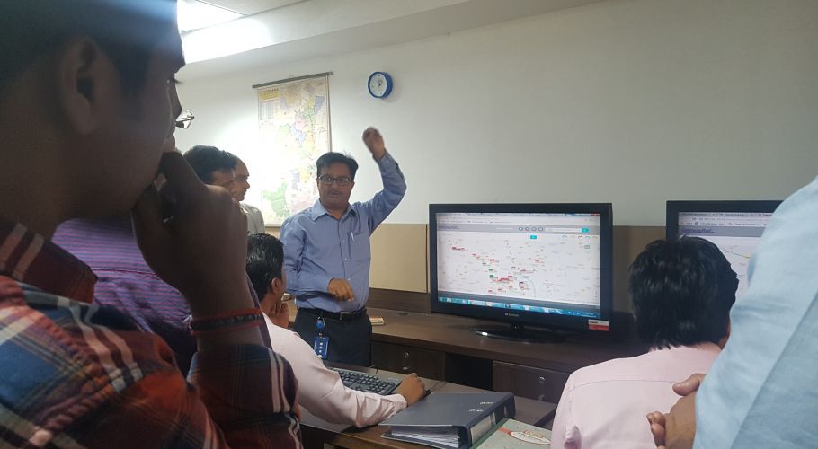 Sh. Prabhat â€“ Head of Transport Operations at GatewayRail Freight ICD explaining about the online GPS tracking of Trailors en-route during the field visit of RSFTM participants on 03 May 2018