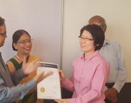 Dr. Mayurachat Watcharejyothin from PTT Public Co. Ltd. Thailand recieving her certificate after attending the RSFTM Program of CILT from 30 Apr - 04 May 2018